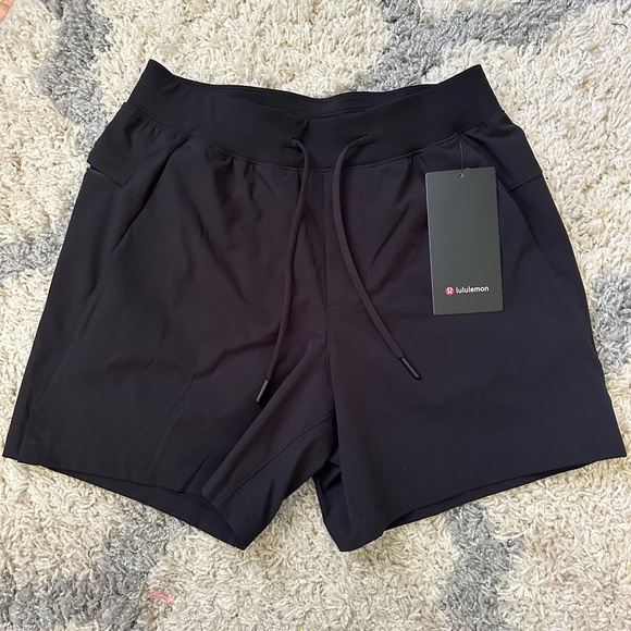 Men’s Lululemon athletica Black Zeroed In Shorts - Picture 2 of 6